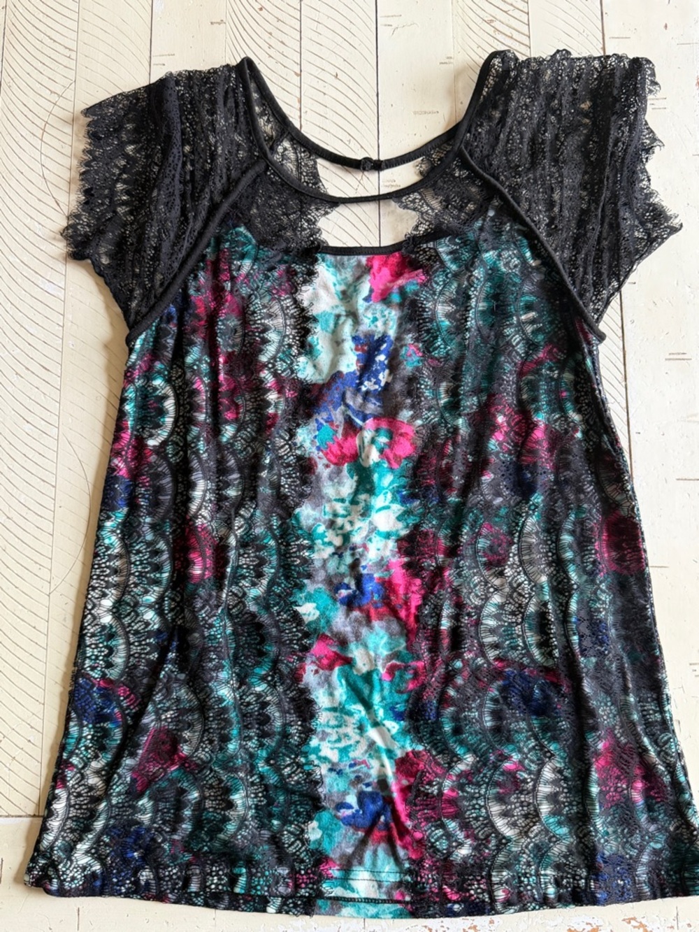 BKE Boutique Keyhole Blouse